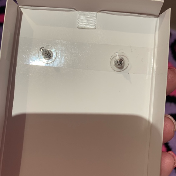 Cubic Zirconia stud earrings NWT - Picture 4 of 4